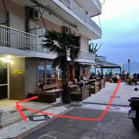 By The Sea Apartment *